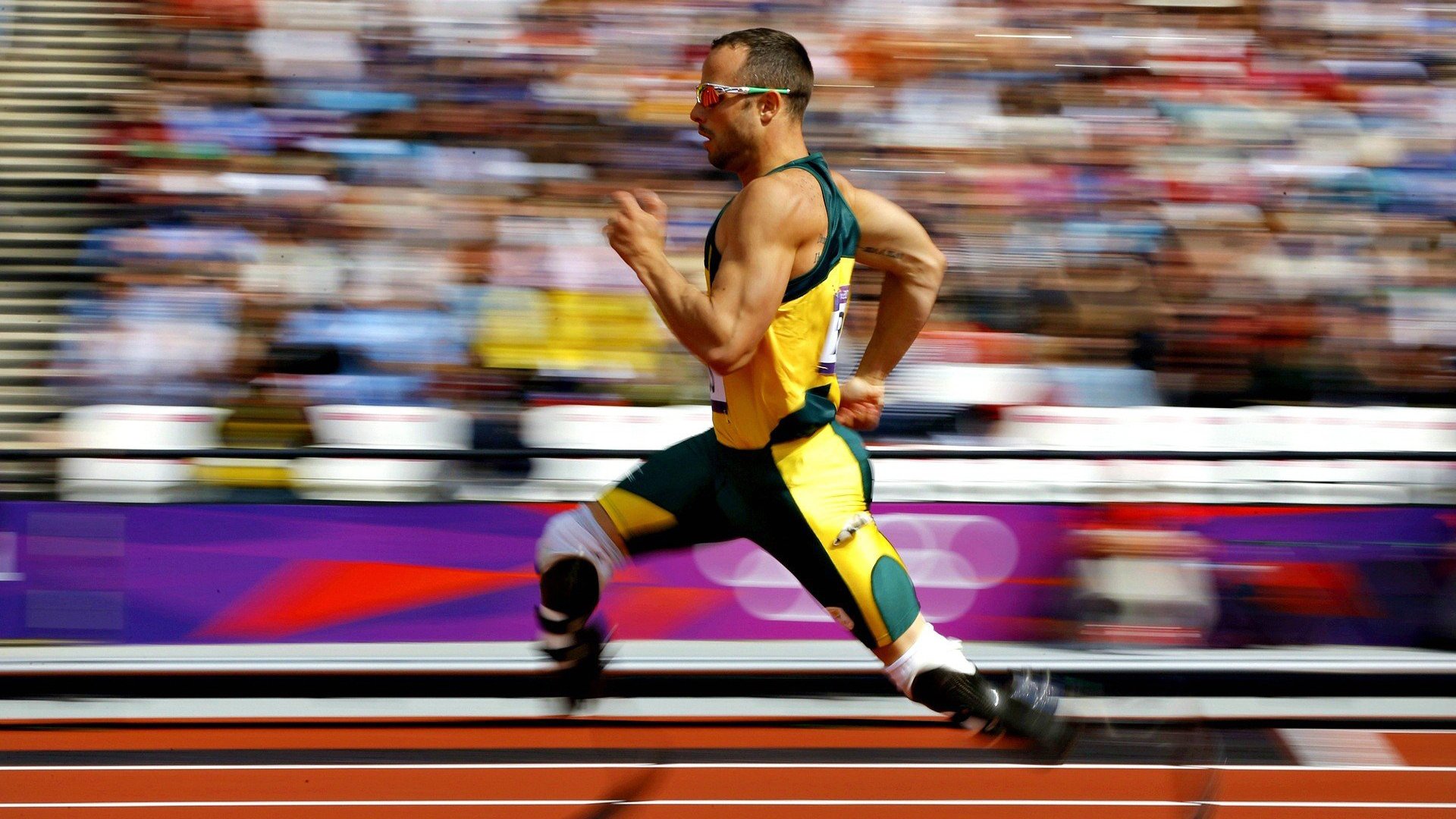 佩洛西连续跪了8分46秒